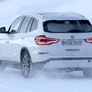 BMW X3のEVモデル「iX3」スクープ写真