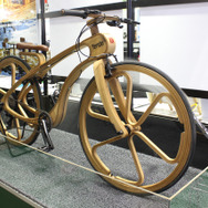 天童木工が製作したRPW+技術を用いたクロスバイク。