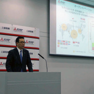 成果披露会の概要について説明する三菱電機 常務執行役 開発本部長の藤田正弘氏