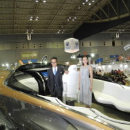「レクサス スポーツヨット コンセプト」とトヨタ自動車の友山茂樹副社長
