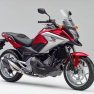 ホンダ NC750X デュアルクラッチトランスミッション<ABS>Eパッケージ（キャンディークロモスフィアレッド）