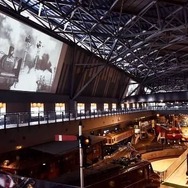 車両ステーションリニューアルの核となる「車両ステーションパノラマシアター」のイメージ。戦前の蒸気機関車やかつての食堂車の様子など、鉄道博物館が収蔵している貴重な映像も見ることができる。