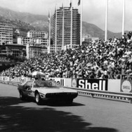 1967年の F1モナコGPでデモ走行するマルツァル。
