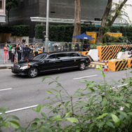 6月12日、宿泊ホテルを出て会談会場に向かう金委員長　(c) Getty Images