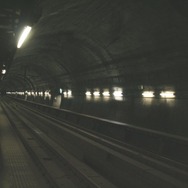 現在は青函トンネルの「吉岡定点」となっている、かつての海峡線吉岡海底駅。海底駅だった時代は公衆電話を利用することができた。2006年8月撮影。