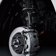 日産リーフNISMO 専用電動型制御ブレーキ、専用サスペンション