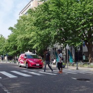 横断歩道の歩行者を検知して停車