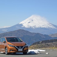 日産リーフ。箱根峠にて。