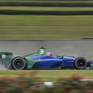 アロンソがロードコースでインディカーをテスト。
