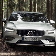 新型ボルボ V60 クロスカントリー