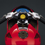 【東京ショー2001 MC出品車】ハイテクと斬新なデザインが合体したホンダ『XAXIS』