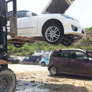 水没車内の泥や砂を洗浄