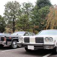 リンカーン・タウンカー（左）、オールズモビル98