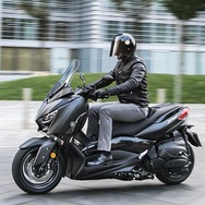 ヤマハの大型スクーター、XMAX に上質な「アイアンマックス」…EICMA 2018