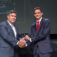 2019グリーンSUVオブザイヤーを受賞した三菱 アウトランダー PHEV（ロサンゼルスモーターショー2018）