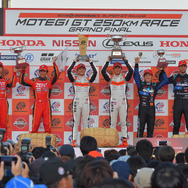 2018年のSUPER GTもてぎ戦、GT500クラスの表彰式。