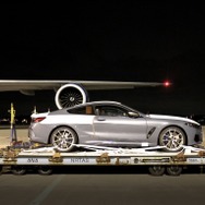 BMW 8シリーズクーペが成田空港に到着