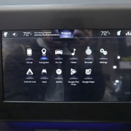 インフォテインメントシステムの操作画面は車両情報、アプリの区別なく起動、管理ができる