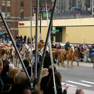 【デトロイトモーターショー08】ジム・プレスが牛馬を引き連れ…新型ダッジ ラム