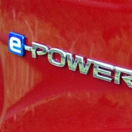 バックドアにe-POWERのロゴ。