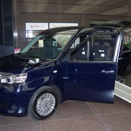 トヨタ JPN TAXI 一部改良車を発表。3月より販売を開始する。車いす乗降性の改善がメインだ