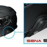 SENA製の専用設計コミュニケーションシステム「SRL2」の取り付け機構を装備