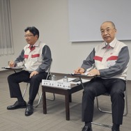ダイハツ工業の星加 宏昌 副社長（左）と奥平総一郎 取締役社長