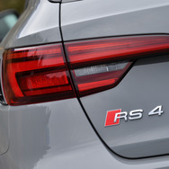 アウディ RS4アバント 新型