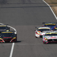 SUPER GT/GT300クラスのマシン群。