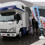 YTB横浜特殊ボディもNTBのツバサの即納車を展示。