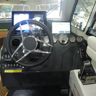 「EX38FB」の操船席