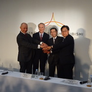 3社連合首脳（左からボロレCEO、スナール会長、西川CEO、益子CEO