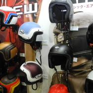 アライヘルメットの製品群