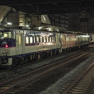 9278Dは追分からそのまま苫小牧行きの臨時普通列車となった。写真は苫小牧駅でキハ140形（右）と並んだ臨時列車。さよならヘッドマークは付けられたままだった。2019年3月31日撮影。