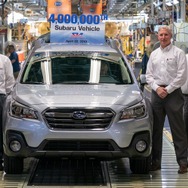 スバル オブ インディアナ オートモーティブからスバルの米国生産400万台目となったアウトバックがラインオフ