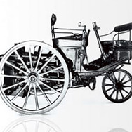 1890年に誕生したプジョーの第一号車。蒸気を動力とする三輪車だった。
