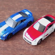 トミカ日産 フェアレディZ 50thアニバーサリー（赤×白）＆GT-R 50thアニバーサリー（青）