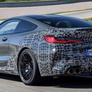 BMW M8 クーペ 新型の開発プロトタイプ