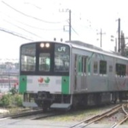 2008年に登場した燃料電池式ハイブリッド車の先行車クモヤE995形。最高速度や加速度などはFV-E991系に劣らないものの、水素の最高充填圧力が同系の半分のため、走行距離も半分かそれ以下となる。