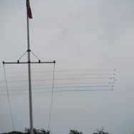 イギリス空軍によるレッドアローの飛行も行われたがご覧の通りの悪天候（マン島TTレース2019）