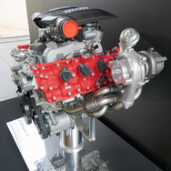 フェラーリF8トリブートのV8エンジン