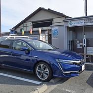 静岡最西部の道の駅「潮見坂」で普通充電。5時間10分で満充電となり、自動切断された。ちなみに4時間強で90%くらいになるので、そこでやめるのが効率的。普通充電の場合、課金されてもガソリンで走るより走行コストが安い。