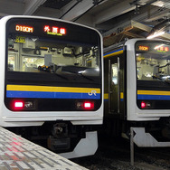 千葉駅で出発準備中の内房線・外房線209系