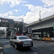 閉鎖された首都高入り口（7月24日、都心環状線内回り神田橋）