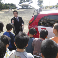 三菱自動車、小学校で電気自動車の勉強