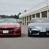 トヨタ スープラ 新型（右）とBMW Z4（左）