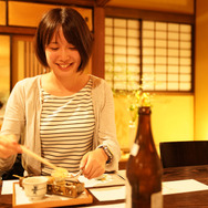 松本城近く、蔵を改装した「ヒカリヤ ヒガシ」でディナーをいただく。