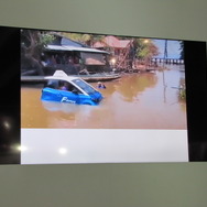 タイで『FOMM One』が水に浮いている映像