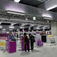 成田空港第3ターミナルに設けられたピーチのチェックインカウンター。自動チェックインを拡大して、使用面積はバニラ時より大幅に狭めている