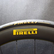 モータースポーツでは定番のピレリも自転車用タイヤを生産している。